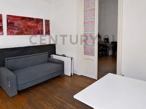 Departamento de 4 ambientes con patio y dependencia en una ubicación privilegiada de Balvanera