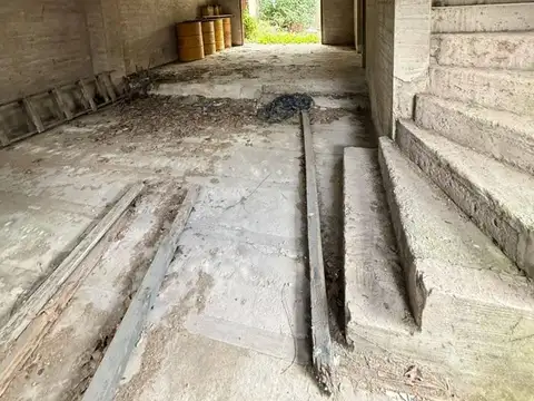 Venta Casa 4 Ambientes en 2 Plantas con Patio y Jardín – Remodelación Iniciada – Villa Santa Rita