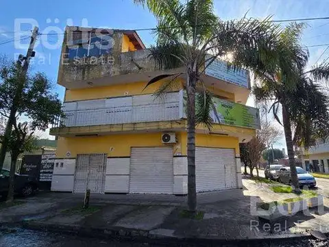 Venta en bloque de dos casas con local en Pablo Nogues   