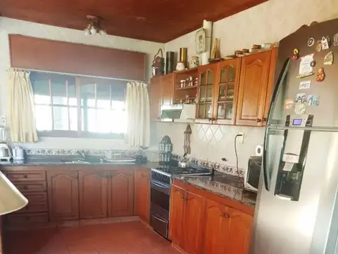 Casa 5 ambientes con 3 baños