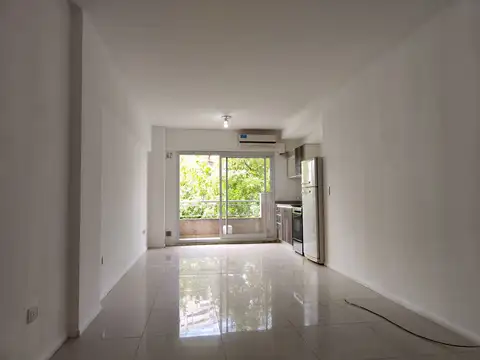 Amplio, comodo y luminoso con balcon al frente