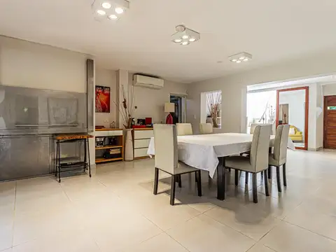 Casa en Alquiler en Los Troncos, USD 1.800