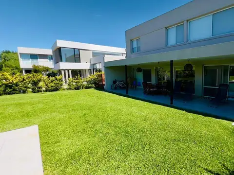 Pilar del Este Barrio SANTA GUADALUPE 100