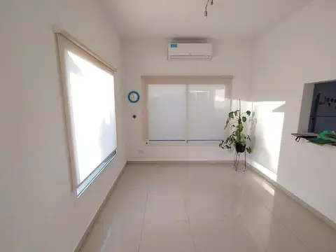 Hermosa Casa De Calidad En Barrio San Alfonso, Pilar Del Est