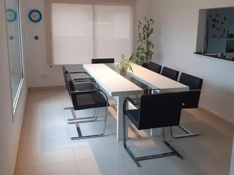 Lf. Hermosa Casa De Calidad En Barrio San Alfonso, Pilar Del Este