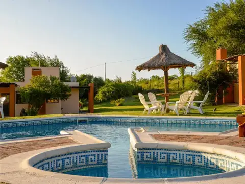 Casa 10 ambientes con 6 baños