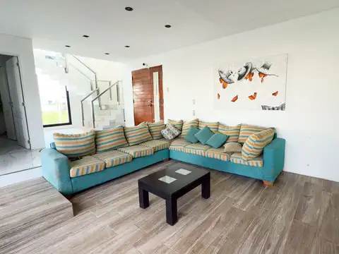 VENTA CASA 4 AMBIENTES PARQUE Y PILETA CAMET NORTE