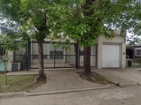 VENTA CASA 6 AMBIENTES  PILETA ITUZAINGO