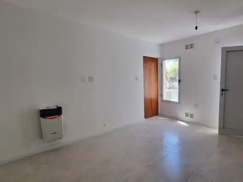 Casa 2 ambientes con 1 baño