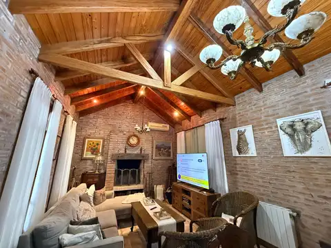 Las Acacias esq. Los Fresnos