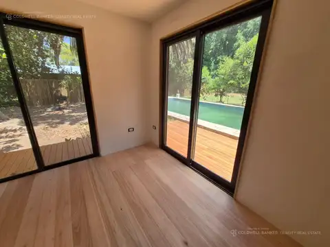 Alucinante casa a estrenar con gran piscina y jardín nativo