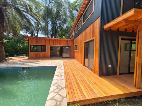 Alucinante casa a estrenar con gran piscina y jardín nativo