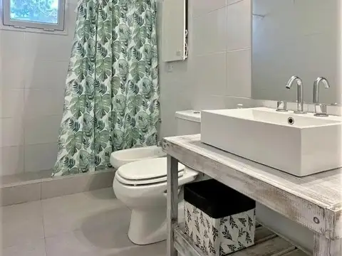 Casa en venta - 3 Dormitorios 2 Baños - Pinamar