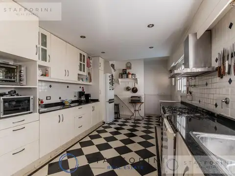 Casa en Alquiler con 1 cochera