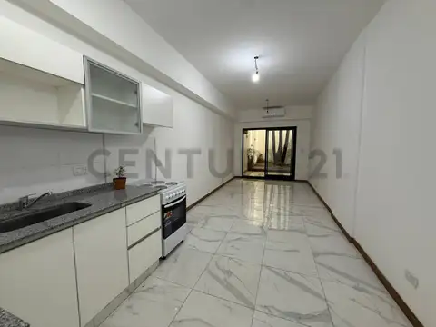 Alquiler monoambiente con patio y servicios incluidos - Almagro