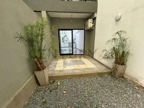 Alquiler monoambiente con patio y servicios incluidos - Almagro