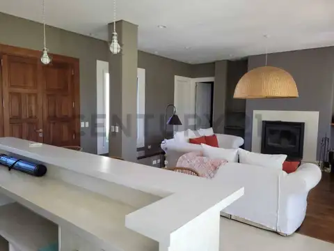 Casa en Alquiler de 4 dormitorios