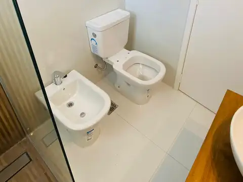 SEMIPISO 4 AMBIENTES. ZONA SHOPPING.