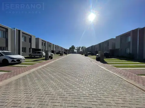Casa 4 ambientes , 3 dormitorios en DECS Tortugas – Jardín, parrilla y amenities – Ideal familia