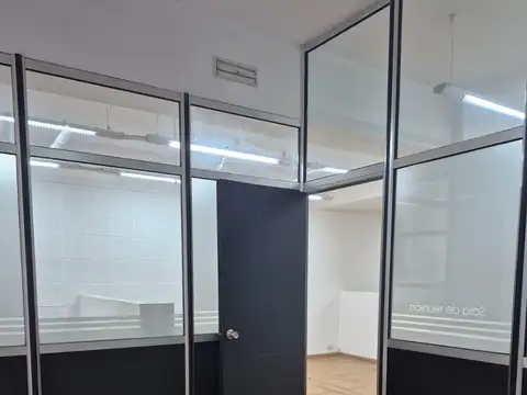 Oficina de 75m2 al frente