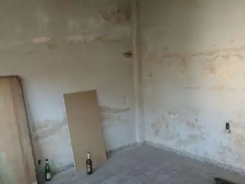 Casa en venta - 2 Dormitorios 1 Baño - 300Mts2 - La Plata