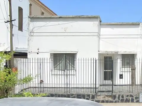 Casa en venta - 2 Dormitorios 1 Baño - 300Mts2 - La Plata