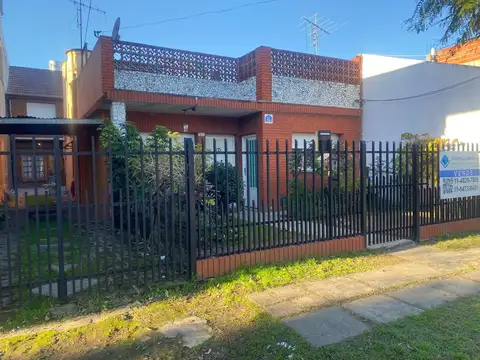 Dos casas sobre lote de 10mx28m