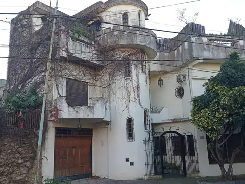 VILLA SARMIENTO CASA EN VENTA TRES DORMITORIOS COCHERA