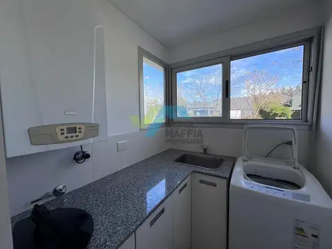 Casa en Alquiler con 1 cochera