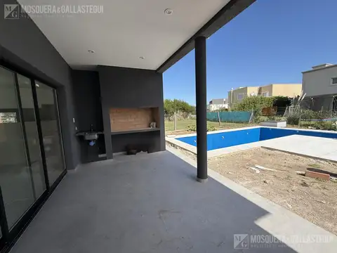Casa 4 ambientes con 2 baños