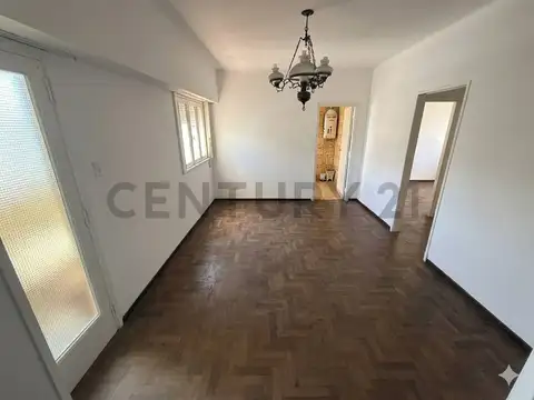 Venta departamento 3 ambientes amplio con balcón