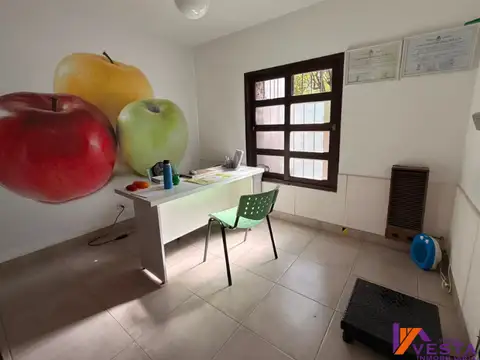 Casa 6 ambientes con 2 baños