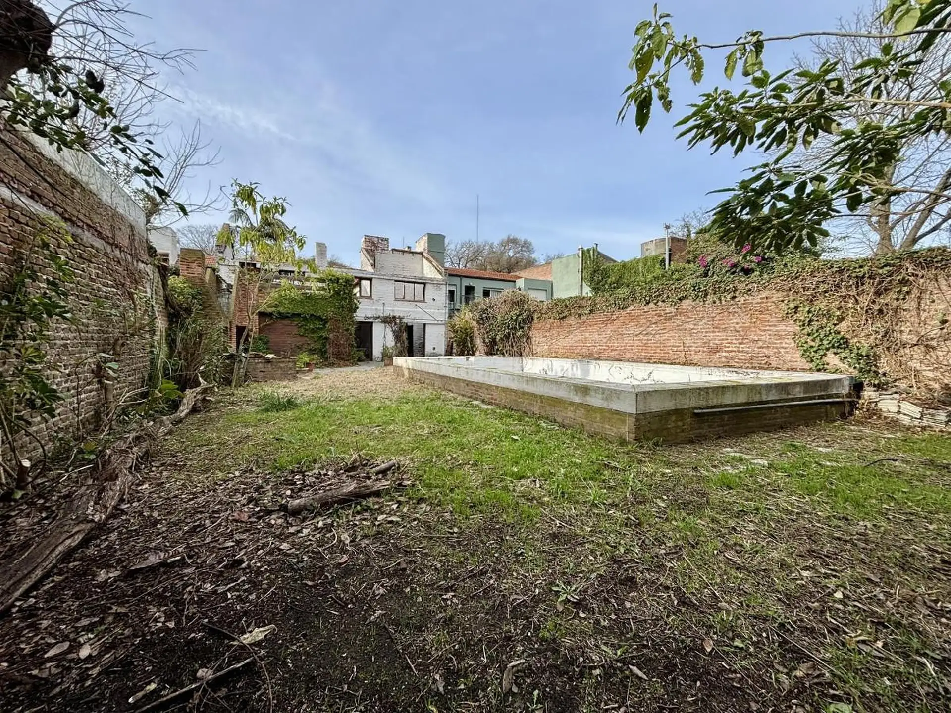 Lote frente a Parque Primavesi - 450m² en Los Troncos