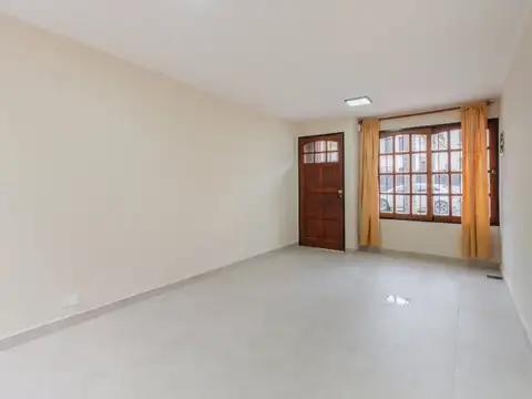 Depto Tipo Casa 4 ambientes con 2 baños