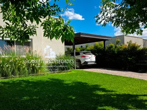 Casa en venta de 4 ambientes, pileta y cochera. Barrio Santa Elena. Pilar. 100