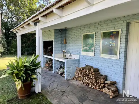 Casa 4 ambientes con 2 baños