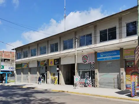 Excelente local en alquilar, sobre la calle Gonnet. En el centro comercial de Del Viso, Pilar