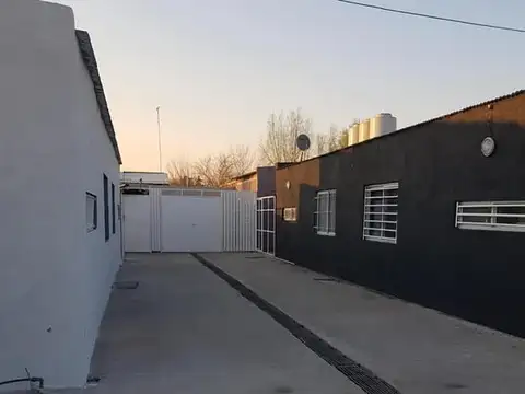 Oficina 12 ambientes con 6 baños