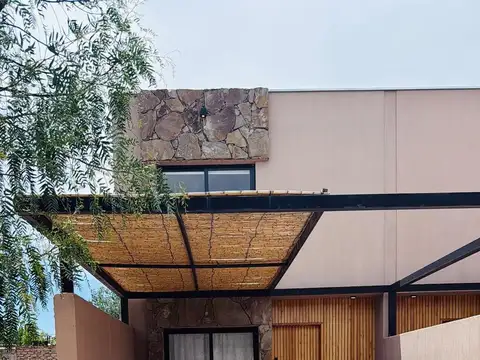 OPENHOUSE OFRECE a la Venta Hermoso duplex amoblado en el Complejo La Cava, de Lujan de Cuyo.