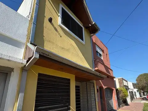 Casa duplex en Banfield Este de 3 ambientes