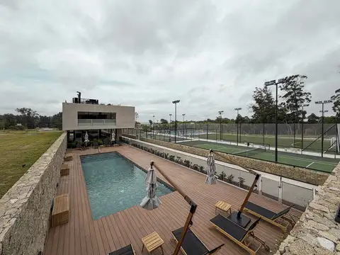 Terreno con vista a la laguna y amenities en el centro de Punta del Este