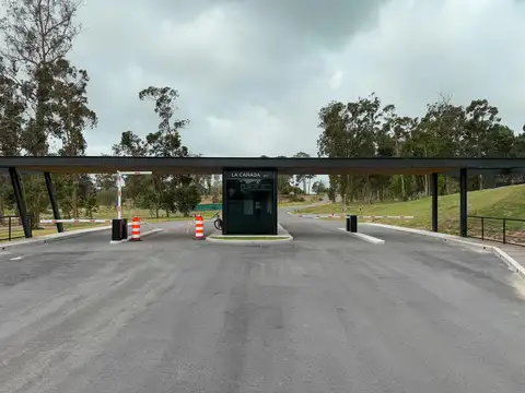 Terreno con vista a la laguna y amenities en el centro de Punta del Este