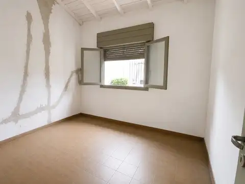 Casa 4 ambientes con 1 baño
