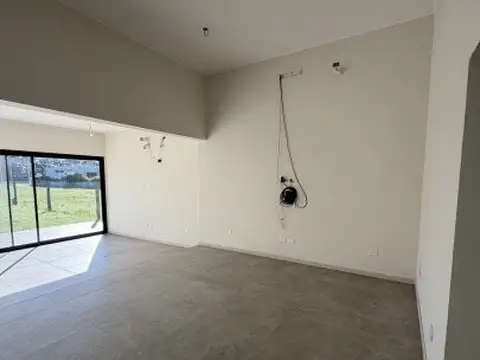 Casa 4 ambientes con 2 baños
