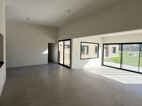 Casa en Venta en Roldan, USD 330.000