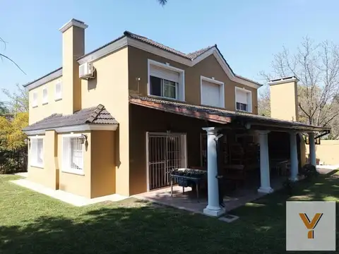Casa en venta - 4 Dormitorios 5 Baños - Cochera - 900Mts2 - Parque Belén Escobar, Escobar