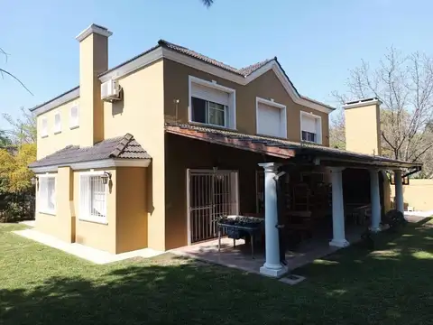 Casa en venta - 4 Dormitorios 5 Baños - Cochera - 900Mts2 - Parque Belén Escobar, Escobar