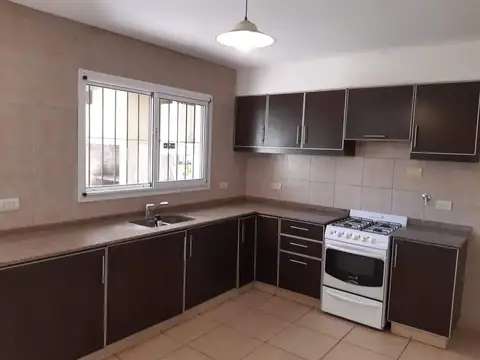 Casa en Alquiler en Pellegrini Village, $ 1.100.000