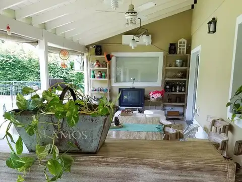 Casa en Venta con 2 cocheras
