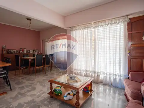 VENTA CASA 4 AMB. EN EL PALOMAR CALLE CHUBUT